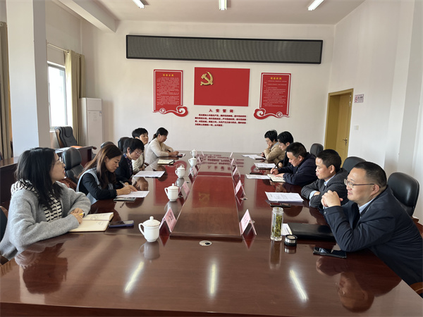 11月7日，縣組織部常務副部長邵靈花，縣紀委副書記吳嵐送集團黨務委員、紀委書記江黎君，集團財務總監葉江圓到集團任職，集團班子成員參加。.jpg