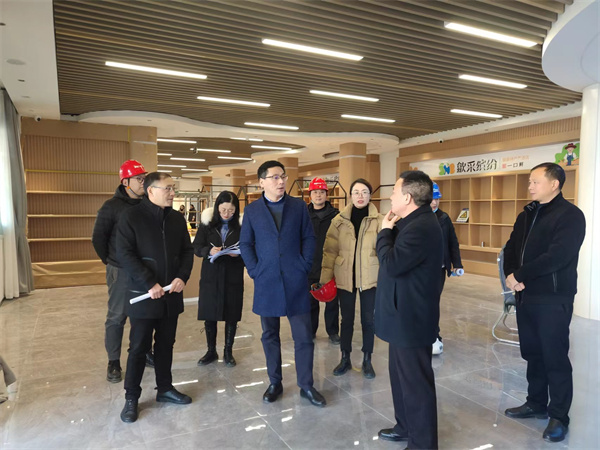 12月12日，洪董，方總陪同王奇勇縣長一行調研古徽州核心景區智能化運用管理中心項目。.jpg