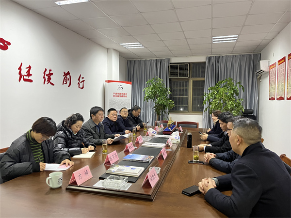 12月29日，詹縣長帶隊走訪寧波市徽州商會，洪董，余總陪同走訪.jpg