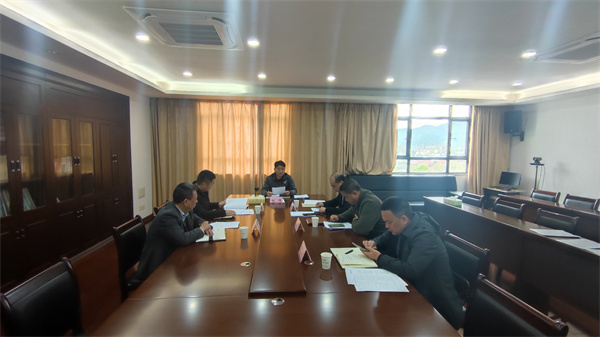 3月18日上午，副縣長程偉主持召開重點項目工作推進會，對新安江旅游航道整治工程、新安江流域防洪治理工程、長陔嶺隧道、小川大橋、國家儲備林等重點項目調度。.jpg