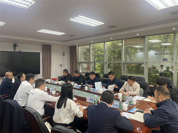 1684223118636723.jpg 4月25日,縣委常委、副縣長詹凱帶隊赴湖南參觀吉首智慧停車指揮中心,潘總、方總陪同調研。1.jpg
