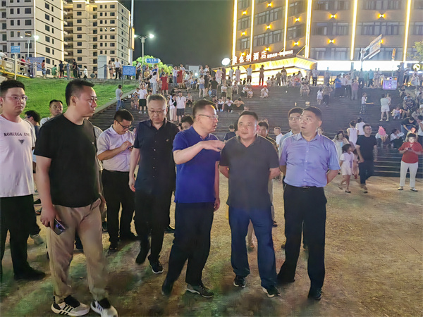 7月15日，汪凱書記視察百花夜市，并就985綠道項目前期工作進行指導，洪董，張總陪同調研。.jpg